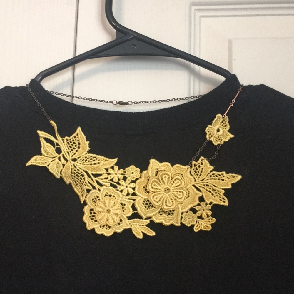 LACE NECKLACE
